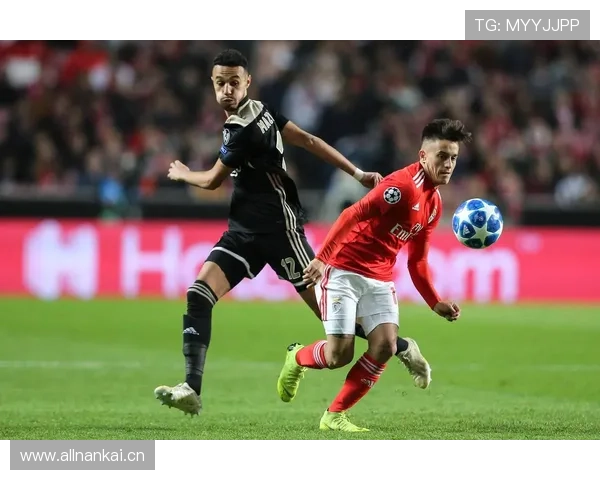 阿贾克斯欧战竞争力恢复迹象显现：成绩波动影响赛季走势