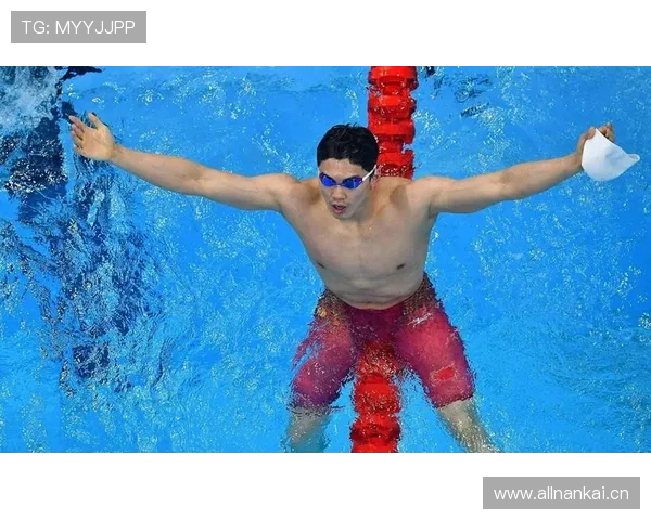 汪顺家的冰箱里只有水煮鸡胸肉和冰块